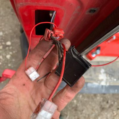 X83648146 2699076570321828 3044537483879514112 N